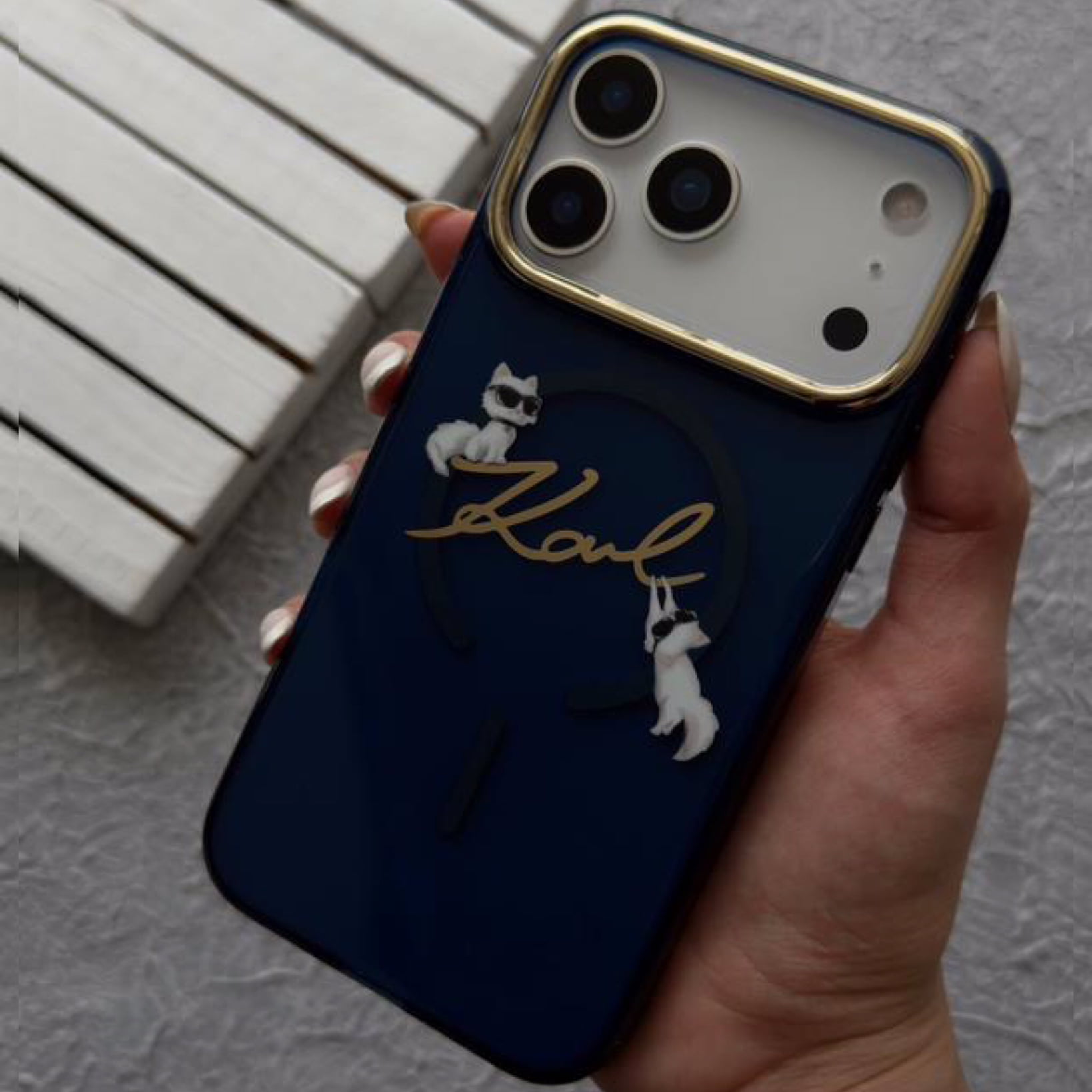 قاب کارل لاگرفلد Karl Lagerfeld شماره 10 سری Iphone17